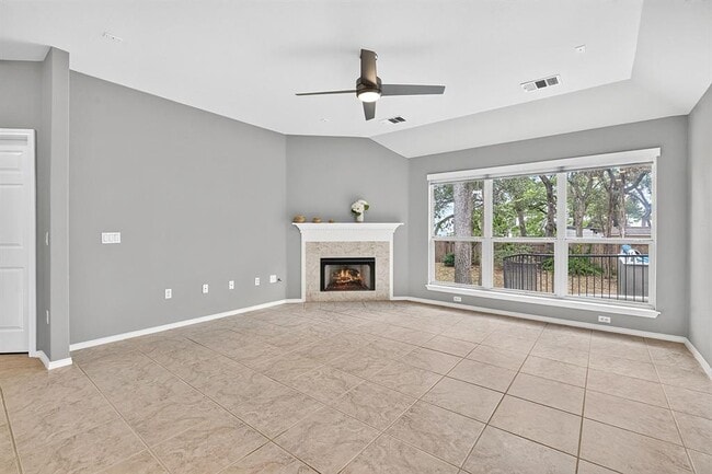 Building Photo - 516 Carismatic Ln