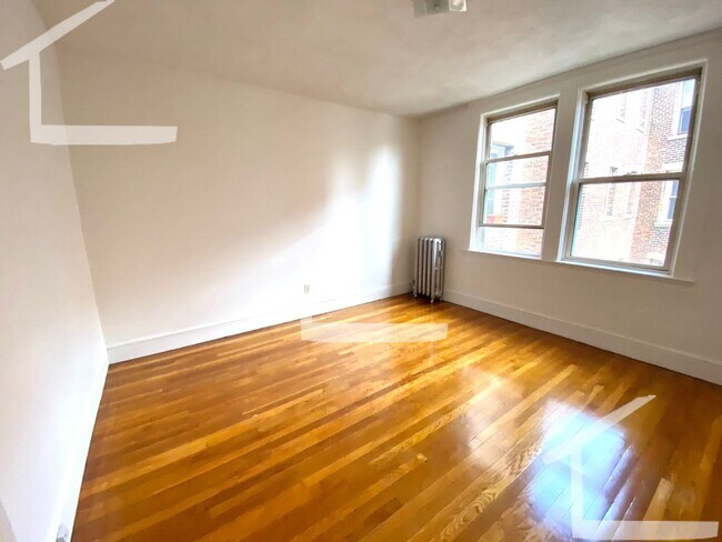 Building Photo - Check out this 1 bed 1 bath in Allston