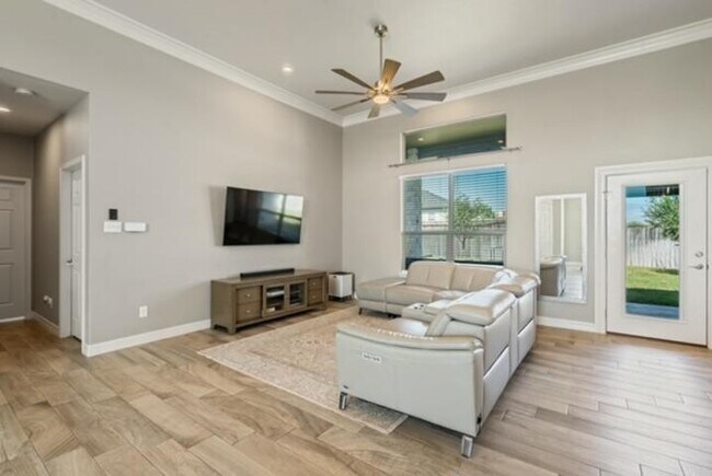 Building Photo - 406 Mountain View Dr