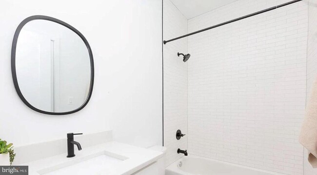 Building Photo - 1709 Fleet St