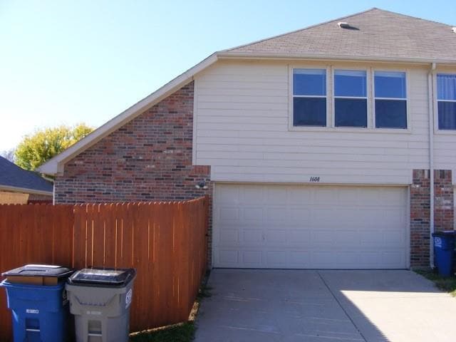 Building Photo - 1608 Myrtle Dr