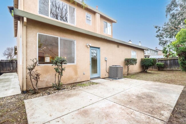 Building Photo - AVAILABLE NOW: HOME IN THE WESTERN EDGE OF...