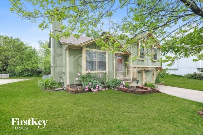 Primary Photo - 517 SE Onyx Dr