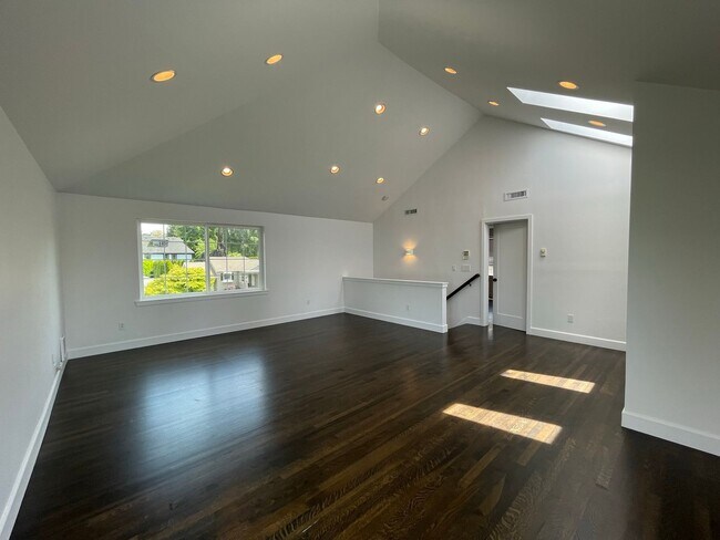 Building Photo - 4Bd/2.5Ba Seattle House