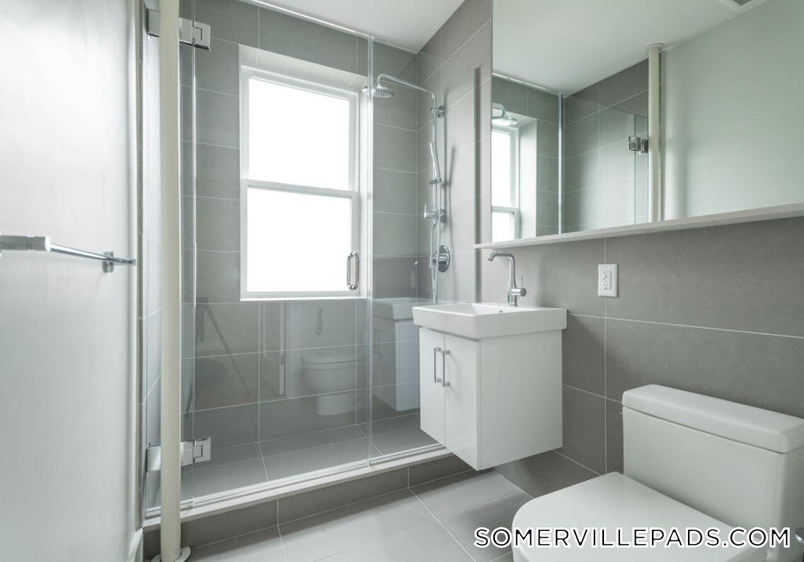 Building Photo - 136 Highland Ave