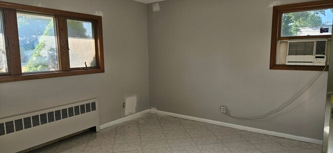 Building Photo - 1 Hallock St