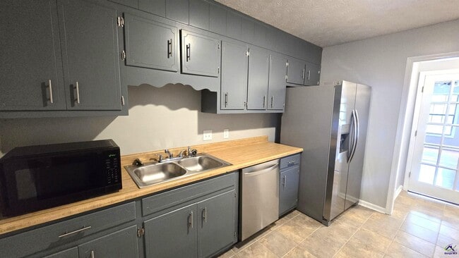 Building Photo - 102 Buckskin Dr