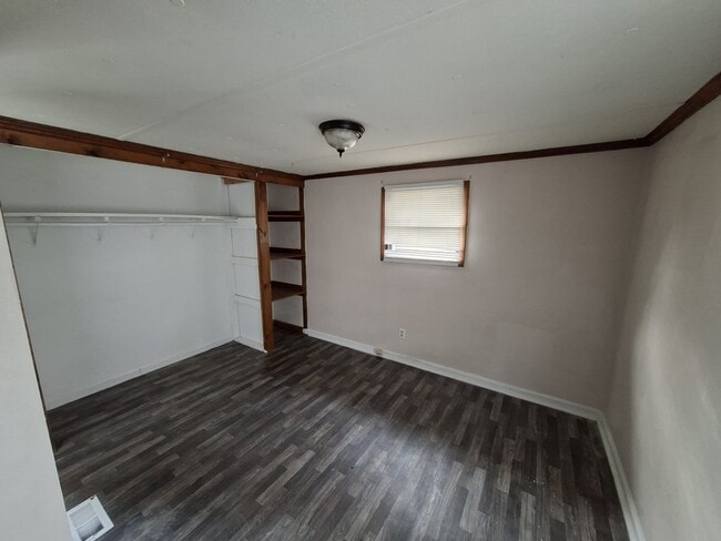 Building Photo - 1925 Bacons Bridge Rd