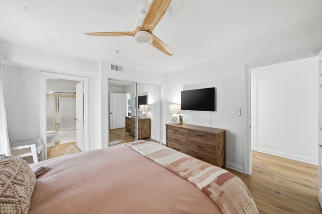 Building Photo - 125 S Juanita Ave