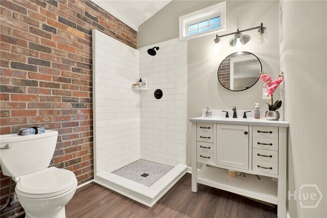 Building Photo - 299 Kennington Dr