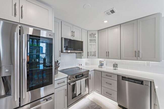 Building Photo - 255 Evernia St