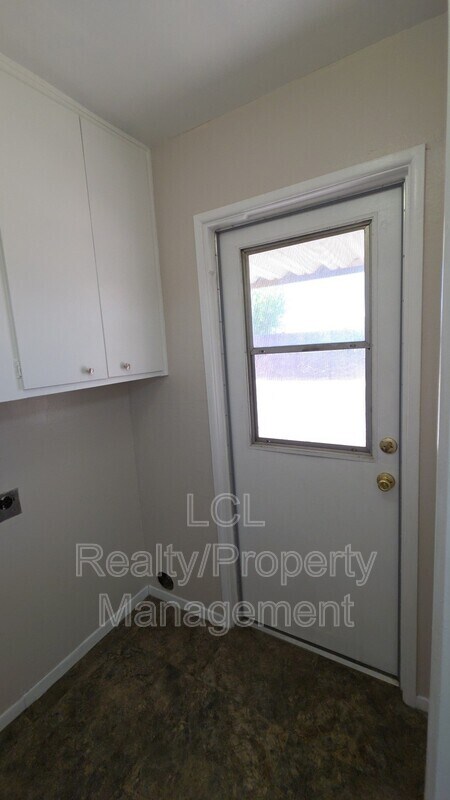 Building Photo - 27131 Pinehurst Rd