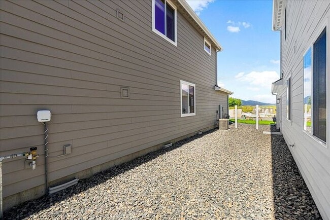 Building Photo - Experience Spacious Luxury: 4 Bedroom, 3 Bath Two-Story Rental Home Awaits