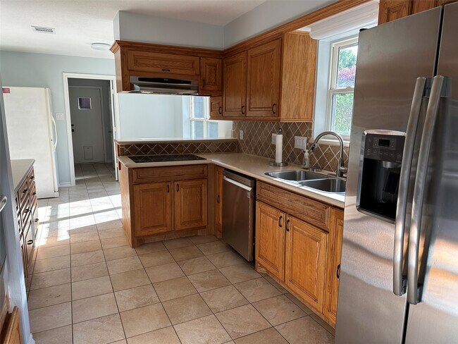 Building Photo - 15711 4 Leaf Dr