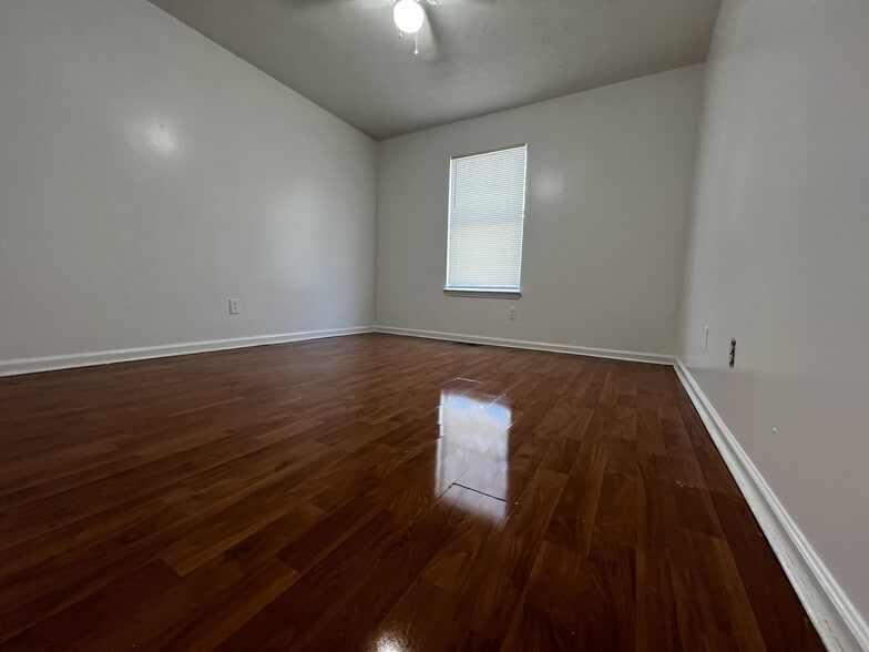 Building Photo - 3837 Meadow Creek Dr