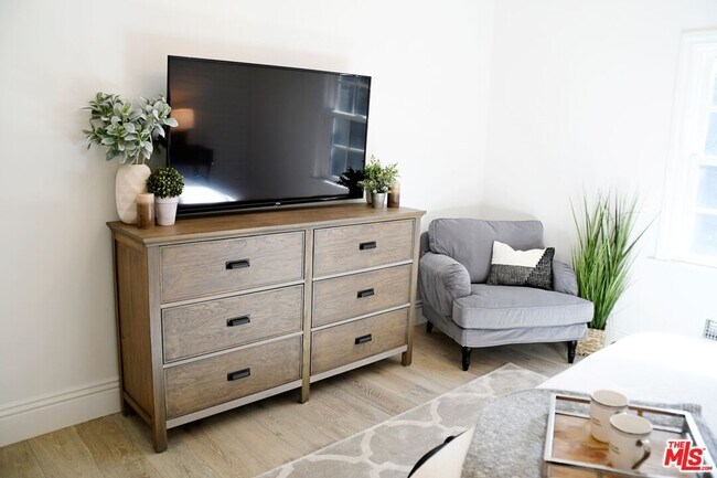 Building Photo - 137 N Harper Ave