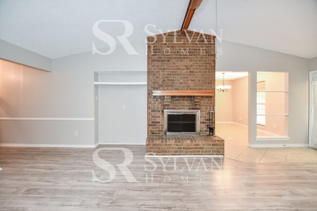 Building Photo - Enjoy living the good life in this 3 bedroom, 2 bathroom brick home