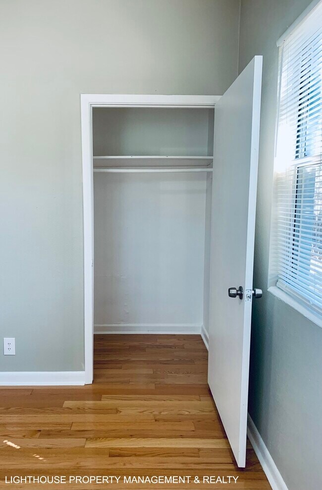 Building Photo - Beautifully Updated San Mateo Home with Huge Fenced Yard