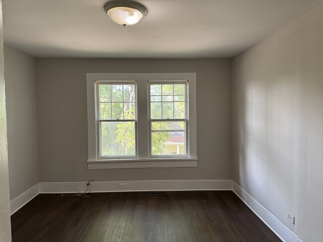 Building Photo - 1249 Waverly St