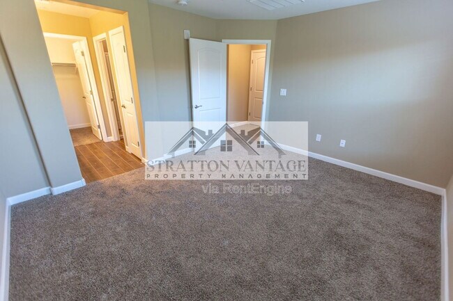 Building Photo - 240 W Juniper Ave