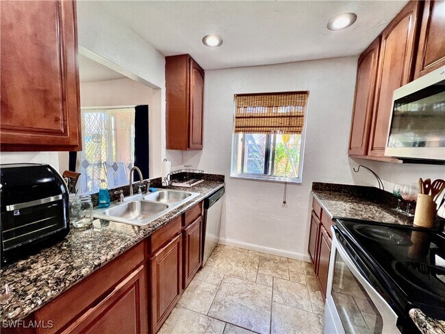 Building Photo - 12638 Kenwood Ln