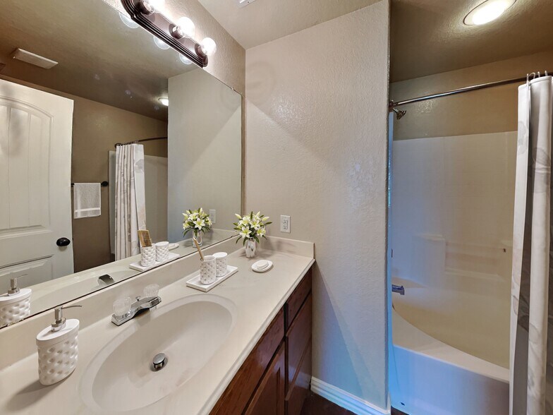 Building Photo - 124 Jolin Ln