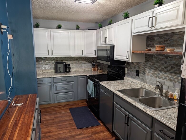 Building Photo - 4462 Woodgate Pt