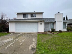 Building Photo - Newly Renovated 4 Bed, 3 Bath Home