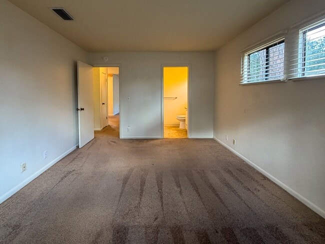 Building Photo - 2/2 Home in Turkey Creek Forest - Availabl...