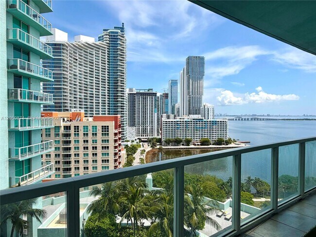 Building Photo - 1900 N Bayshore Dr