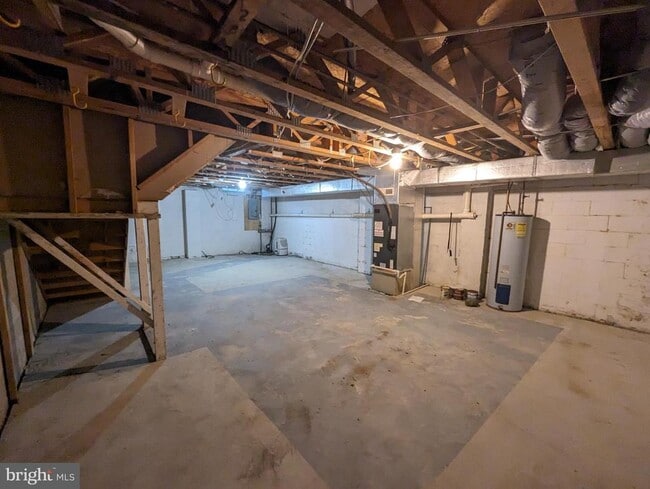 Building Photo - 830 Woodcrest Dr