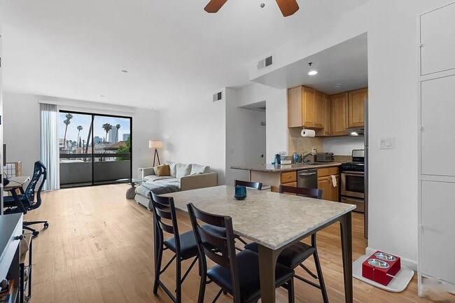 Building Photo - 209