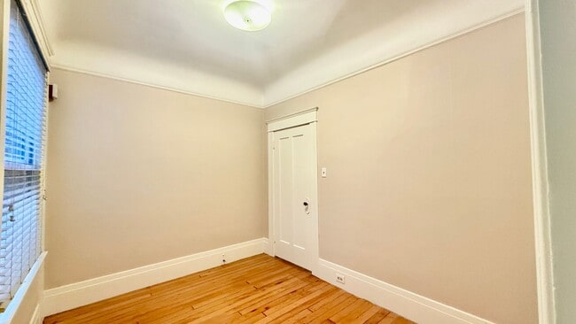 Building Photo - Charming Updated 2BR/1BA Marina Apartment ...