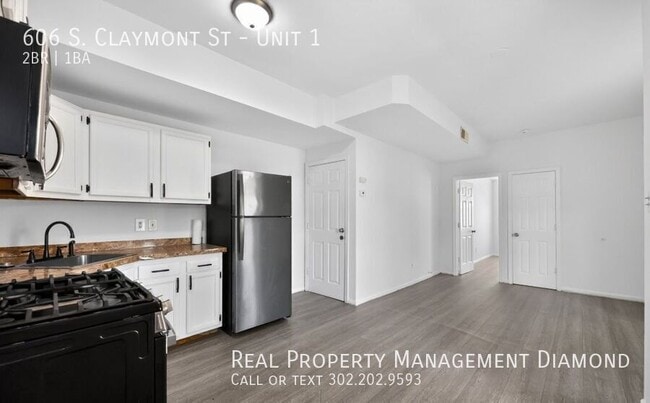 Building Photo - 606 S Claymont St
