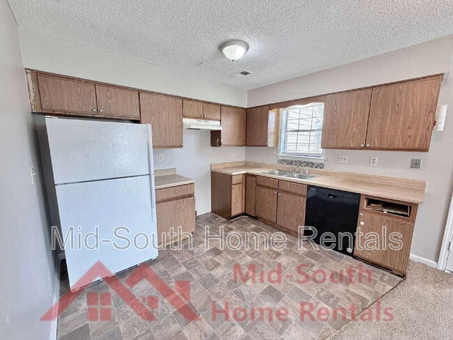 Building Photo - 6007 Hickory Cove