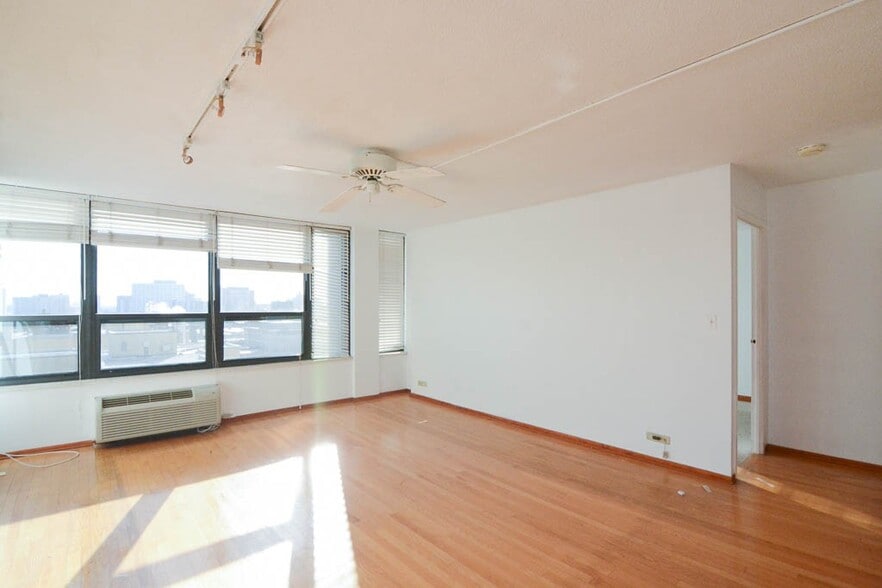 Building Photo - 5100 N Marine Dr