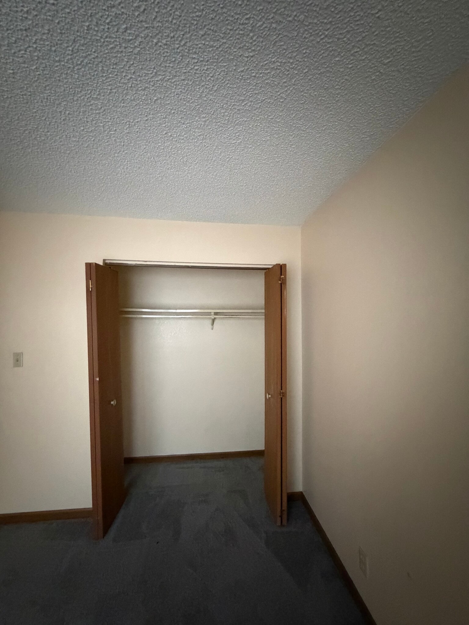 Building Photo - 452 Sunset Dr