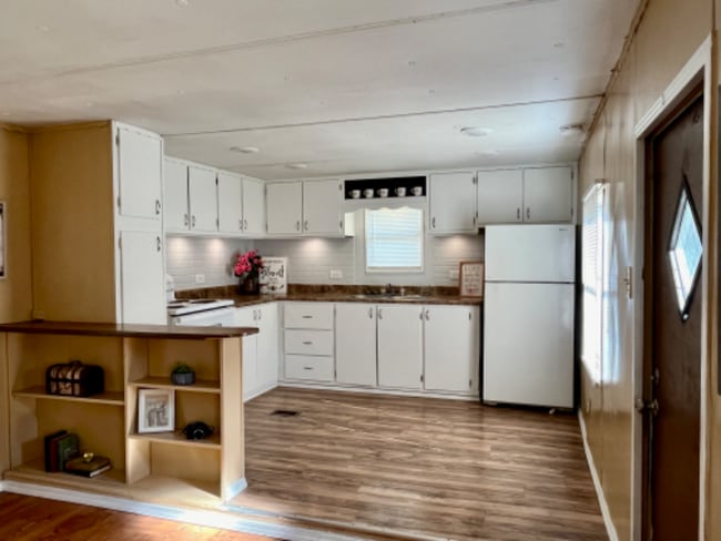 Building Photo - 106 Oleander Dr