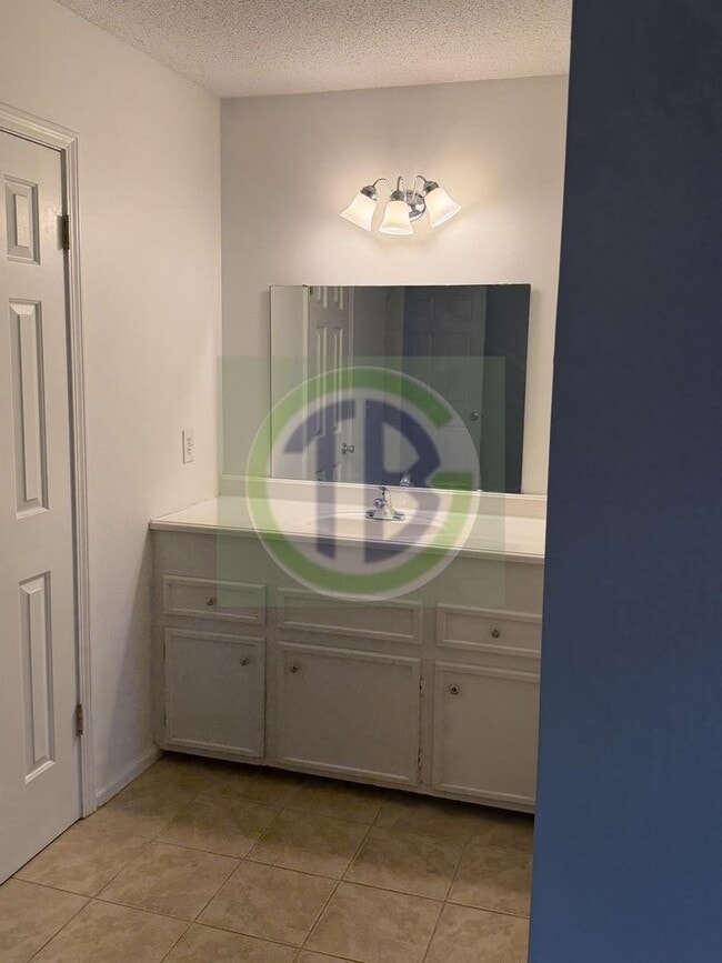 Building Photo - 2bd Townhome conveniently located to all that Irmo has to offer