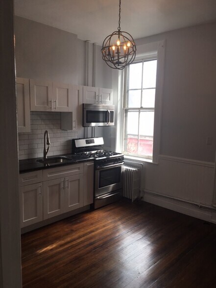 Building Photo - 108 4th St