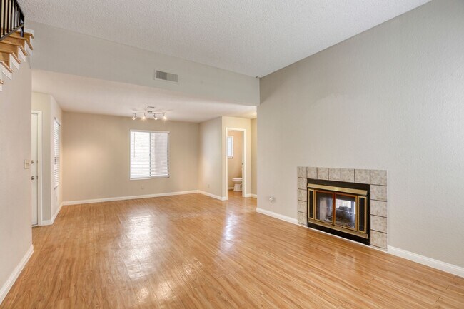 Building Photo - Beautiful 4 bedroom POOL home close to Nellis AFB!