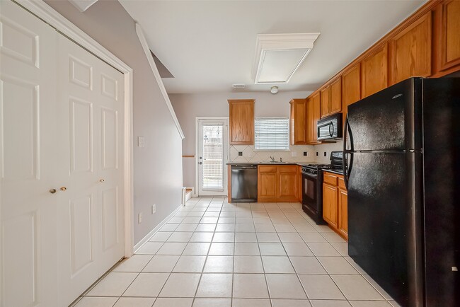 Building Photo - 206 Sydnor St