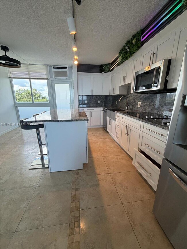 Building Photo - 1200 N Fort Lauderdale Beach Blvd