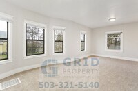 Building Photo - Spacious Craftsman Home - Huge Lot - N Portland!