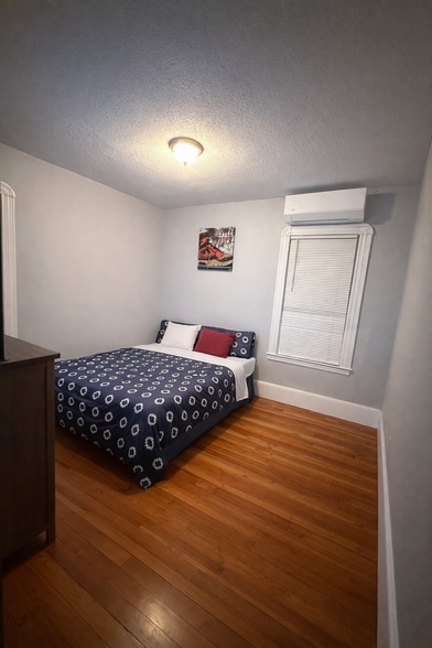 Building Photo - 209 Princeton St