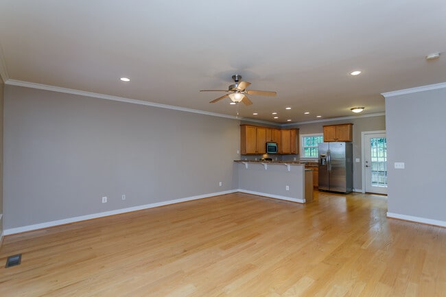 Building Photo - 154 Brookwood Dr