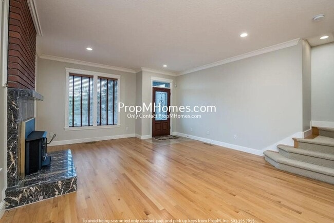 Building Photo - Gorgeous Three Bedroom Home in Centennial!