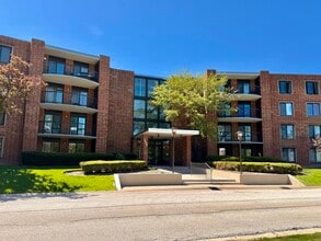 Building Photo - 1405 E Central Rd