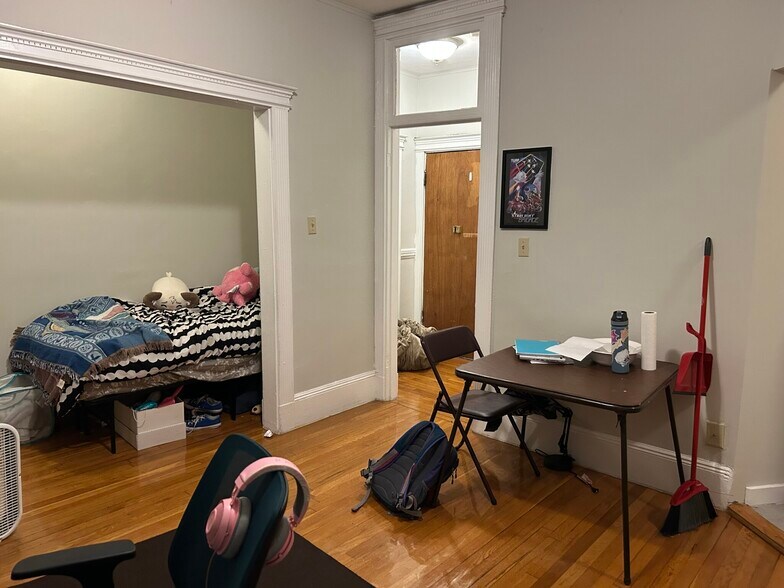 Building Photo - 126 Warren St