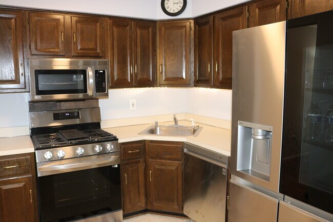 Building Photo - 17 Saxonney Cir